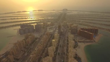 Hava. Dubai Jumeirah Palmiye Adası. İş lüks evler daireler. Birleşik Arap Emirlikleri. 4k