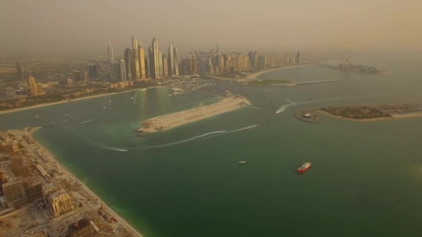 Воздушный Дубайская Гавань Небоскрёбы Заднем Плане Вид Palm Jumeirah — стоковое видео
