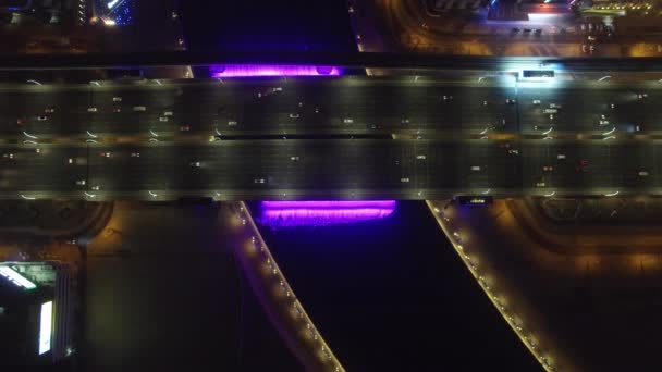 Aéreo Cachoeira Iluminada Ponte Sheikh Zayed Canal Água Dubai — Vídeo de Stock