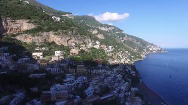 Havadan görünümü. Köy, Marina di Minturno, bölge Lazio. İtalya. 4k