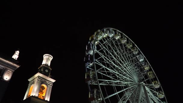 Colpo Notturno Della Grande Ruota Del Traghetto Illuminata Kiev Ucraina — Video Stock