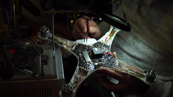 Man Fixing Crashed Drone Tracking Shot Close — Stock Video