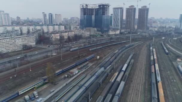 Aéreo Voo Acima Centro Ferroviário Com Muitos Trens — Vídeo de Stock