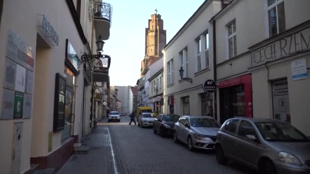 Гимбал Выстрелил Прогуливаясь Старой Городской Улице Польша — стоковое видео