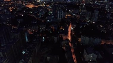 Kyiv şehir manzarasının havadan görüntüsü. Ukrayna. 4k.