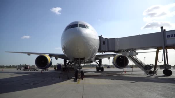Kyiv Ukraine Setembro 2019 Aeronaves Serviço Após Desembarque Aeroporto — Vídeo de Stock