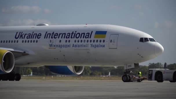 Kyiv Ukraine Setembro 2019 Aeronaves Serviço Após Desembarque Aeroporto — Vídeo de Stock