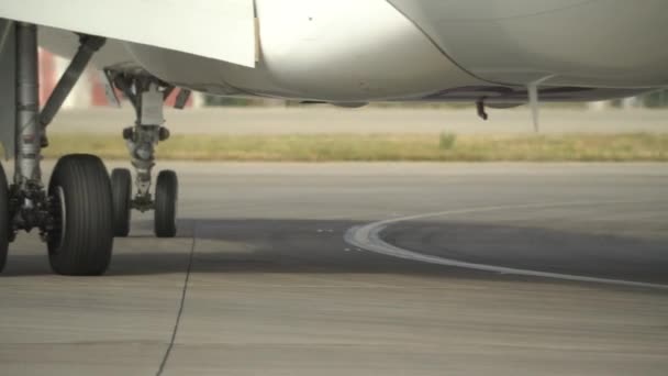 Startbereites Flugzeug Rollt Auf Dem Rollfeld Des Flughafens Internationaler Flughafen — Stockvideo
