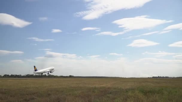 Plane Takes Runway Boryspil International Airport Kyiv Ukraine September 2019 — Stock Video