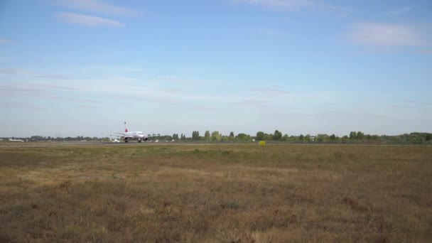 Avião Decola Pista Aeroporto Internacional Boryspil Kyiv Ucrânia Setembro 2019 — Vídeo de Stock