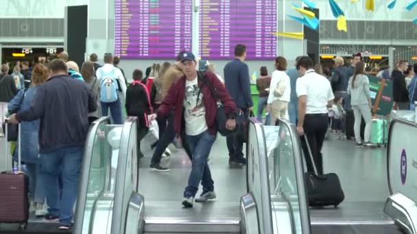 September 2019 Kiev Oekraïne Passagiers Internationale Luchthaven Terminal Boryspil Internationale — Stockvideo
