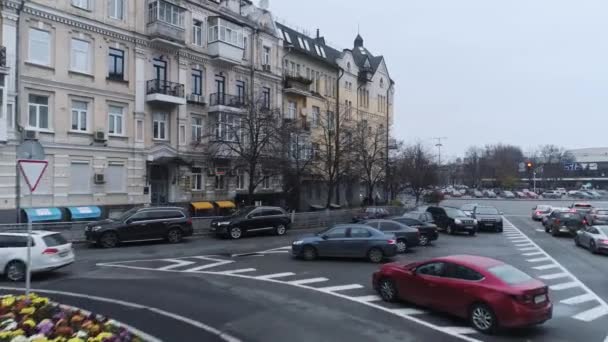 Luftaufnahme Des Stadtzentrums Von Kyiw Ukraine Nebeltag — Stockvideo