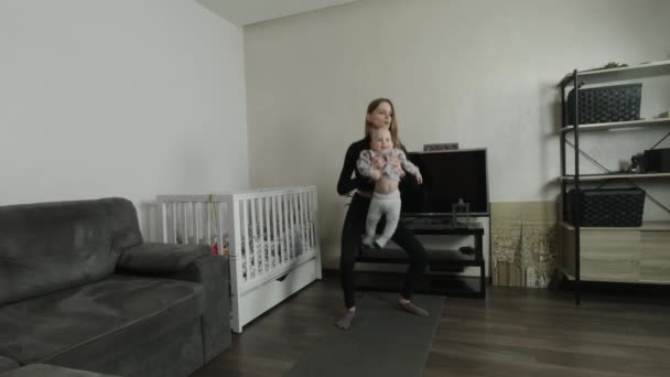 Young Mother Performs Exercise Home Her Child — 비디오