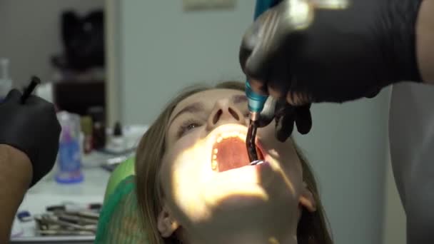 Dolly Shot Dentist Doctors Working Woman Patient Dental Clinic — Stock Video