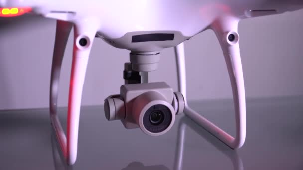 Câmera Quadrocopter Drone Perto Tiro Deslizante — Vídeo de Stock