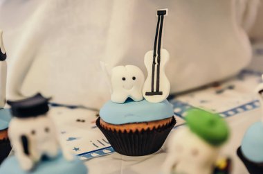 Diş kahraman top kek