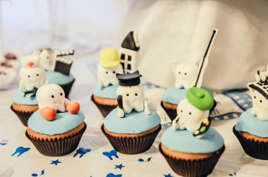 ilk diş parti pasta kahramanlar