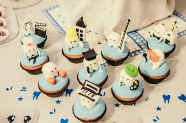 ilk diş parti pasta kahramanlar