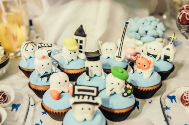 ilk diş parti pasta kahramanlar