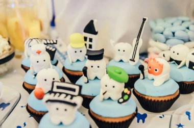 ilk diş parti pasta kahramanlar