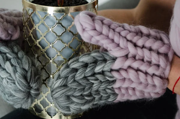 Bellissimi guanti in lana merino lavorati a maglia — Foto Stock