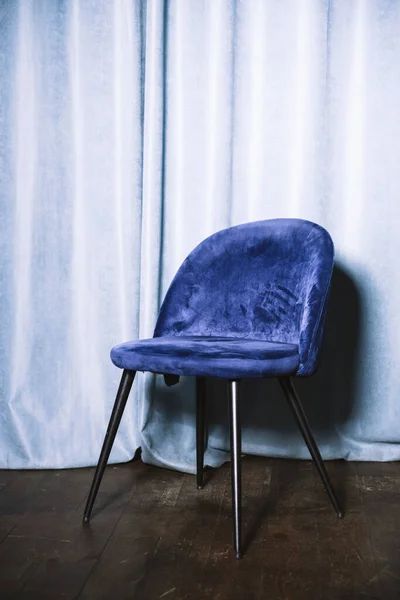 Chaise Moderne Bleue Sur Fond Bleu — Photo