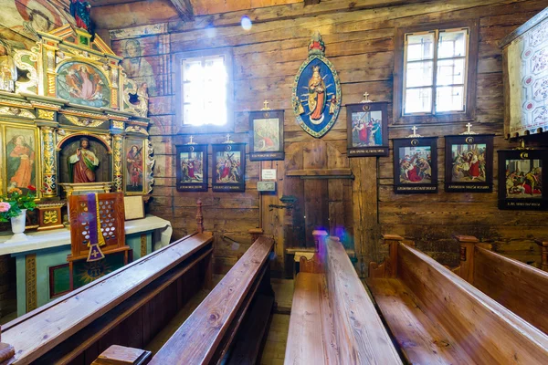 Grywald, POLONIA - 11 de agosto de 2016; Interior de madera del siglo XV — Foto de Stock