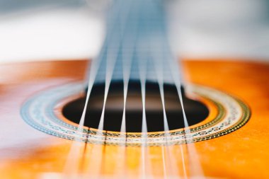 Guitarra acústica instrumento musical cerrar en perspectiva