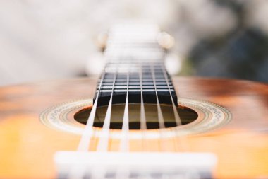 Guitarra acústica instrumento musical cerrar en perspectiva