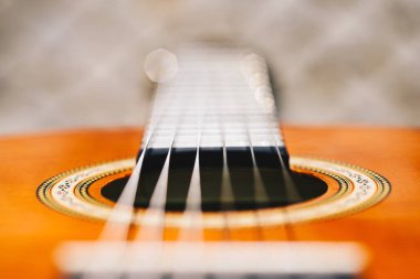 Guitarra acústica instrumento musical cerrar en perspectiva