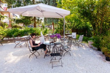 Masa ve sandalye açık Cafe 