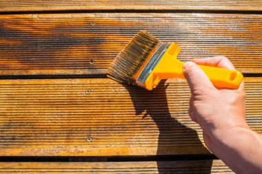 Teras geniş fırça ile yağlama