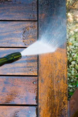 Teras bir güç yıkayıcı ile Temizleme