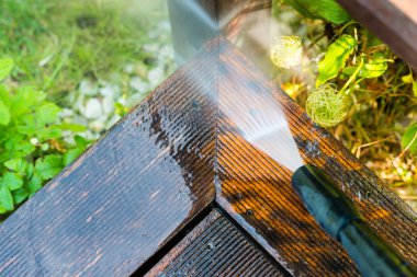 Teras bir güç yıkayıcı ile Temizleme