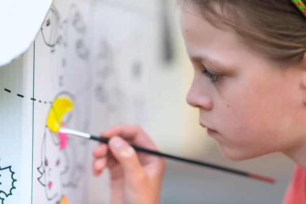 Young Girl Painting Cardboard House In the Garden — Stock Photo, Image