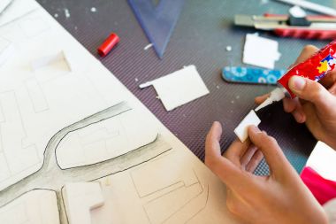 Genç kız çocuklar için mimari tasarım kursu