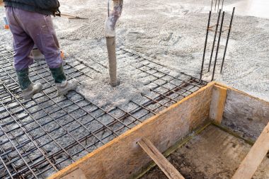 dökülen beton levha