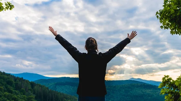 Hiker woman standing with hands up achieving the top — Stock Photo, Image