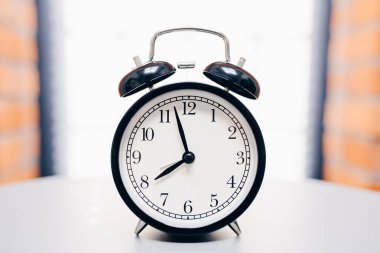 Masadaki retro alarm saati