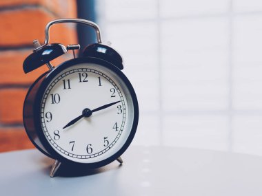 Masadaki retro alarm saati