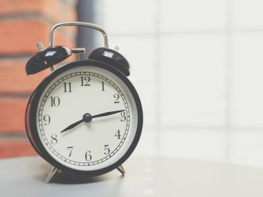 Masadaki retro alarm saati