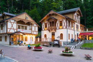 Szczawnica, Polonya - 12 Ağustos 2016; Szczawnica 'daki Spa Park' taki Şifalı Su Pompa Odası ve Spa Evi