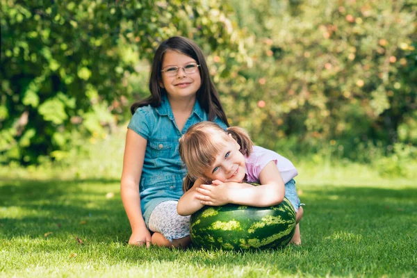 Little Toddler Girls Squatting Large Watermelon Lawn Summer Garden Spending — Stock Photo, Image