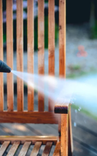 Power Washing Garden Furniture Made Exotic Wood Very Shallow Depth — Stock Photo, Image