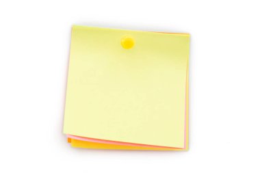 Beyaz arka plan üzerinde renkli yapışkan notlar ile itmek-pin