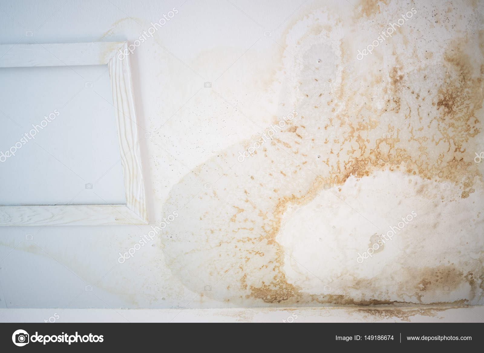 Peeling Paint Interior Ceiling Result Water Damage Caused Leaking Pipe Stock Photo by ©stlee000