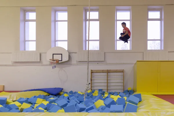 Minsk, Belarus - 10 Oktober 2016: trampoline ride indoors. hiburan keluarga . — Stok Foto