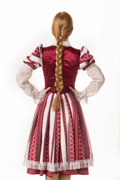 Mooie roodharige meisje in de nationale kostuum. Wit-Rusland — Stockfoto