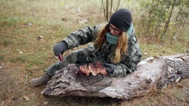 Meat on the grill. Girl removes a sample — Stock Video