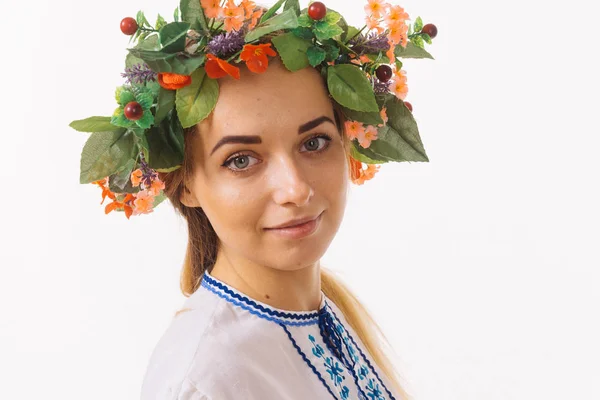 Beautiful blonde girl in national costume. Belarus — Stock Photo, Image